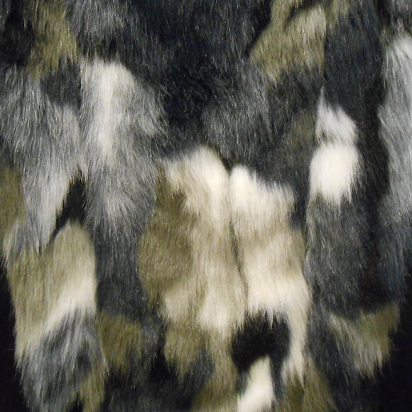 Cabi Frosty Faux Fur Blue Gray Vest With Hidden Pockets - Picture 4 of 4